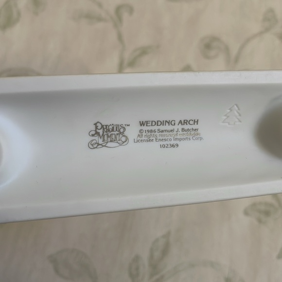 2/$15 PRECIOUS MOMENTS ARCH - Picture 11 of 12